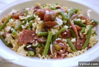 Zesty Greek Pasta Salad with Green Beans and Tomatoes