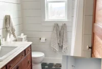 1900 Farmhouse Main Bathroom: Classic Charm Reimagined