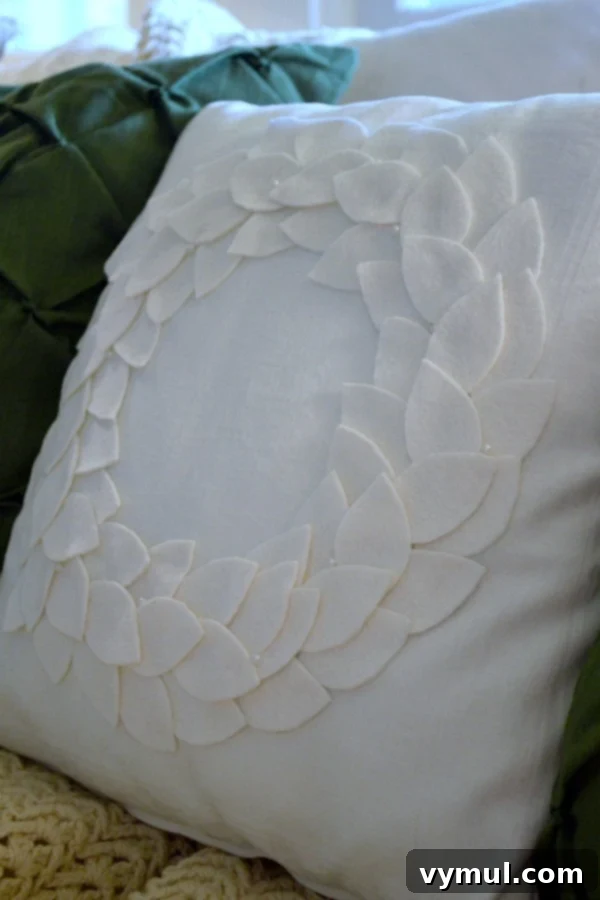 Cozy DIY Felt Wreath Pillow for Winter Decor 2 No-Sew DIY Felt Wreath Pillow for Christmas