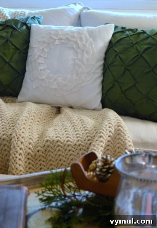 Cozy DIY Felt Wreath Pillow for Winter Decor 10 No-Sew DIY Felt Wreath Pillow for Christmas and winter decor