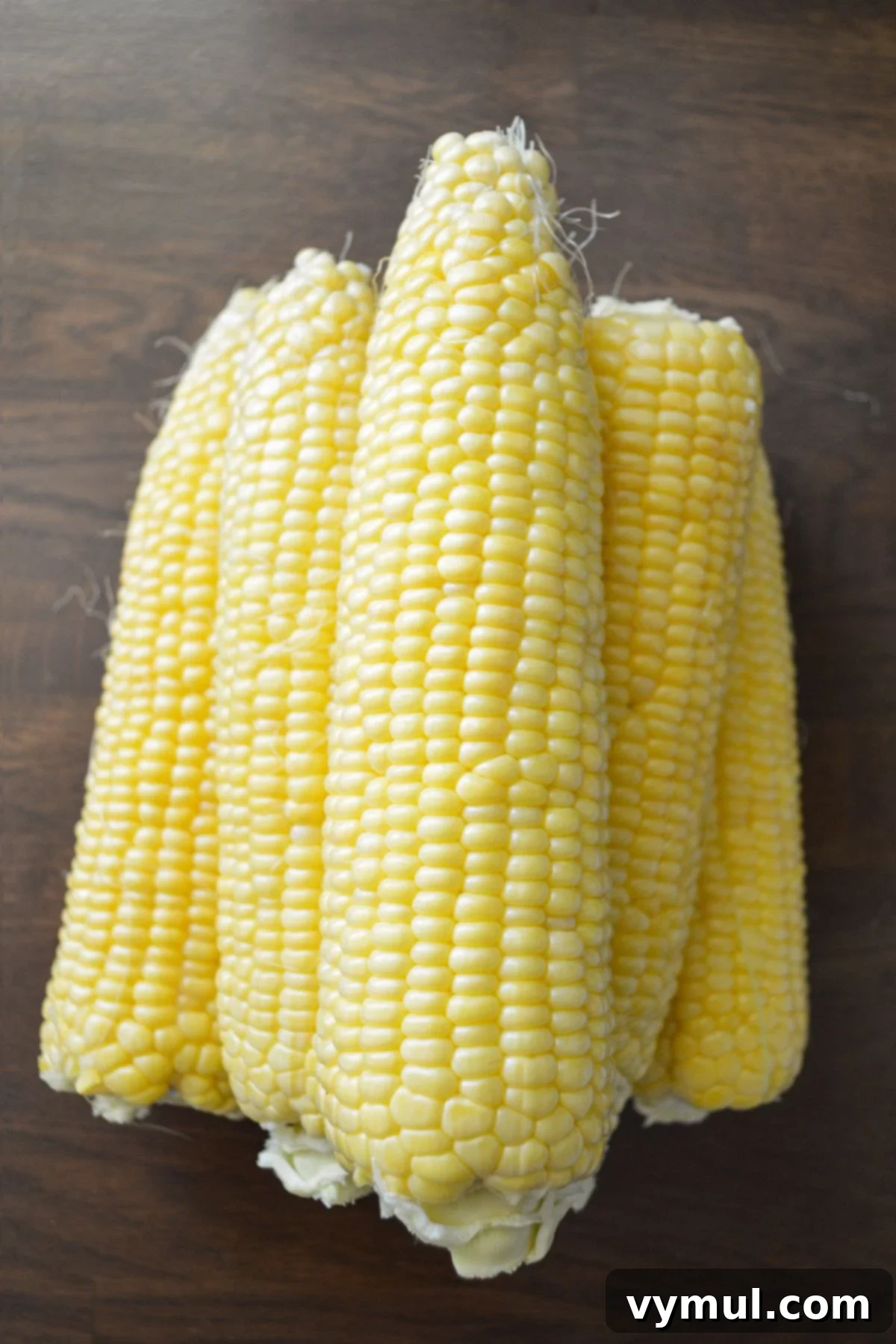 Garden-Fresh All Year: 36+ Ways to Preserve Vegetables by Freezing, Drying, Canning, and Fermenting 7 Freezing corn-ears of corn on wood counter