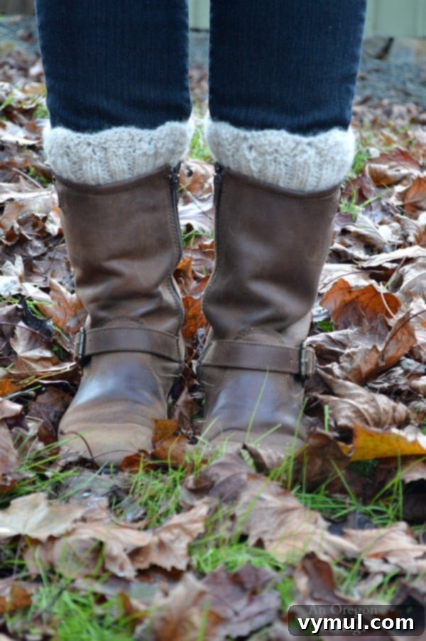 Inventive DIY Presents for Children and Adolescents 4 Knitted Boot Toppers-Cuffs with Scalloped Edge