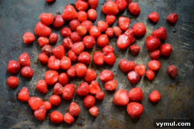 Freezing strawberries on baking sheet for preservation