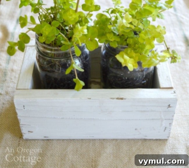 Thoughtful Handcrafted Presents for All Seasons 13 DIY Reclaimed Wood Box-Mason Jar gift