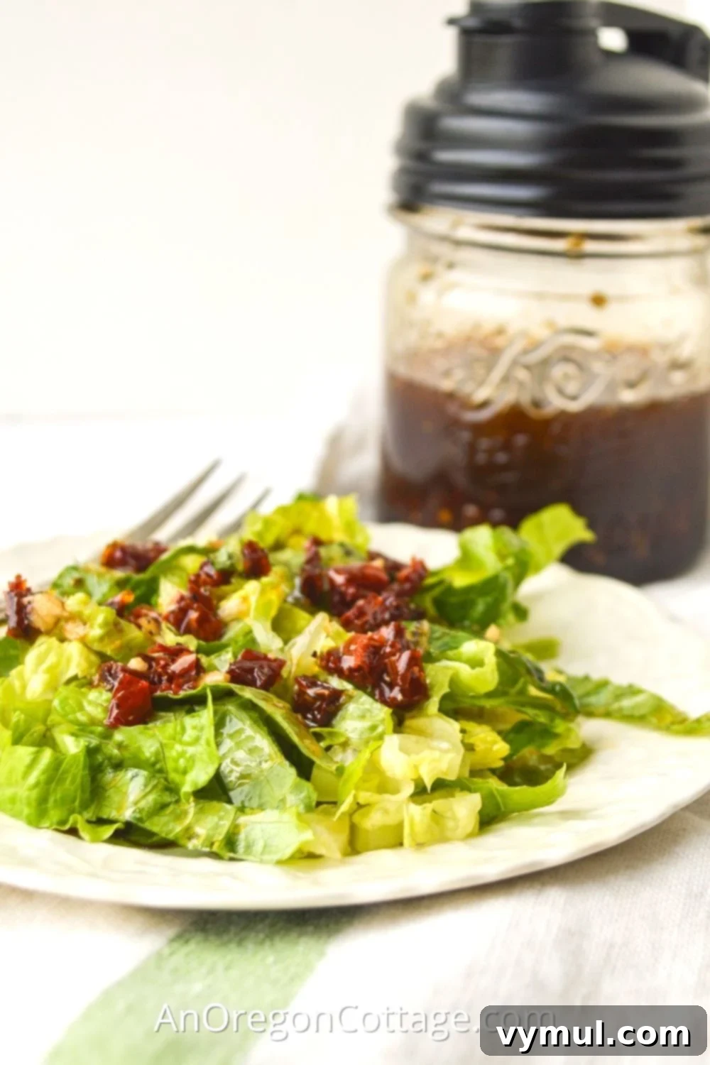 5-Minute, 5-Ingredient Sun-Dried Tomato Vinaigrette 2 sun dried tomato vinaigrette in jar with salad