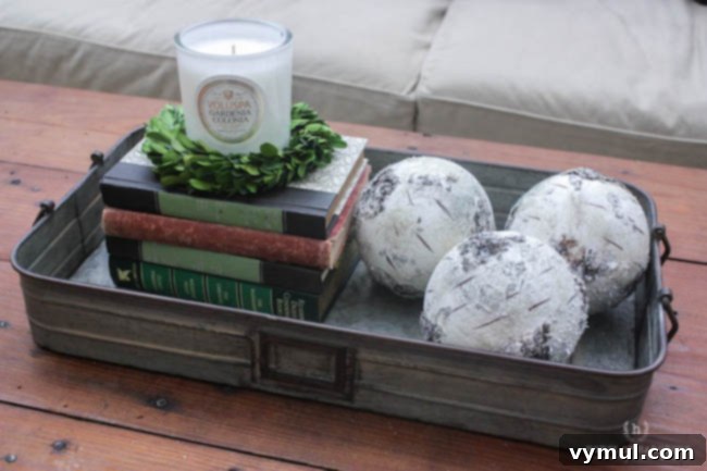 sparkly-farmhouse-christmas-decor-via house of hargrove