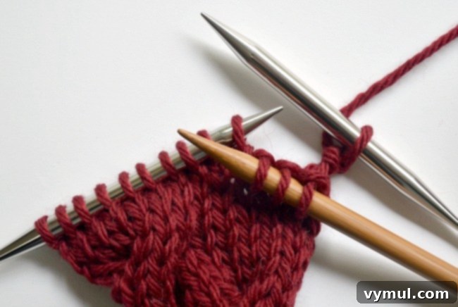 Craft Beautiful Cable Headbands: Free Printable Labels & Step-by-Step Tutorial 4 Knitted cable ear warmer headband step1