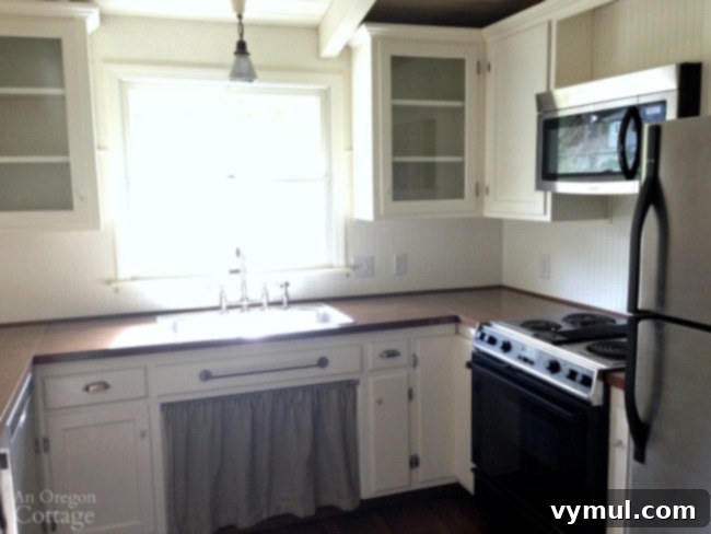 Homemade Kitchen: Crafting Wood Countertops and Pantry Essentials 5 Empty farmhouse kitchen