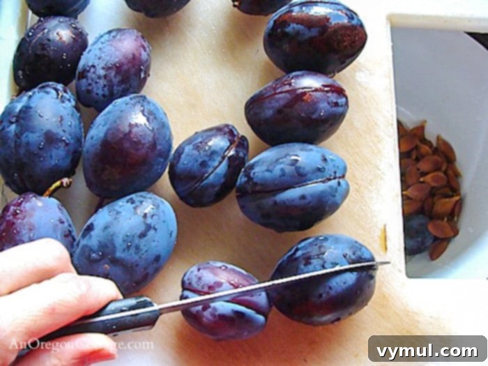 cutting-Italian-plums in half