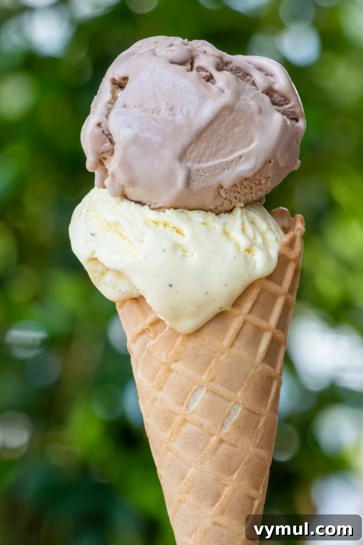 25 Irresistible No-Churn Ice Cream Treats 2 chocolate and vanilla scoops in an ice cream cone