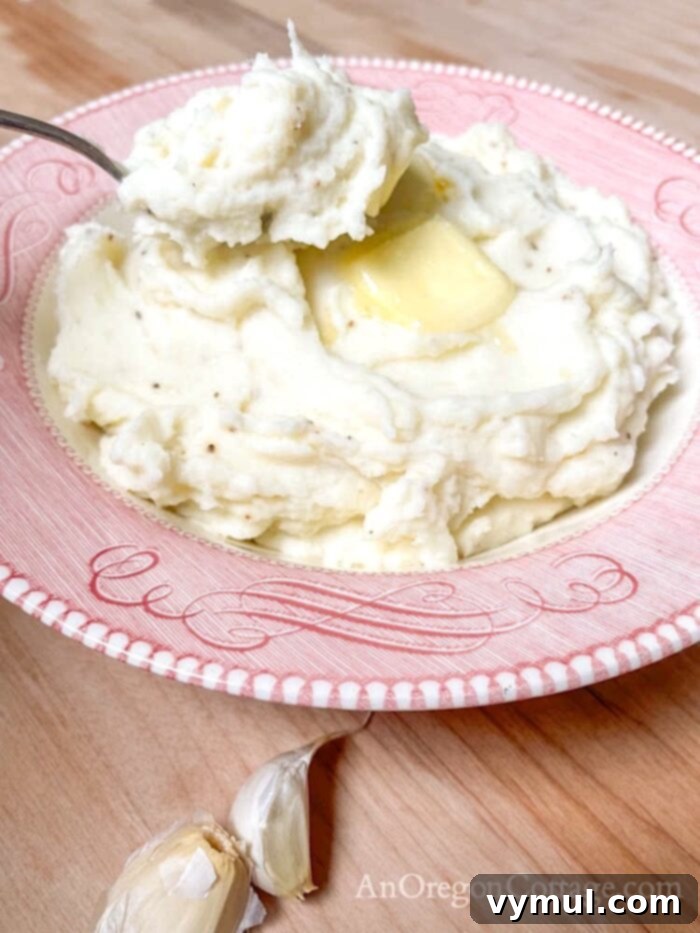 serving garlic mashed potatoes