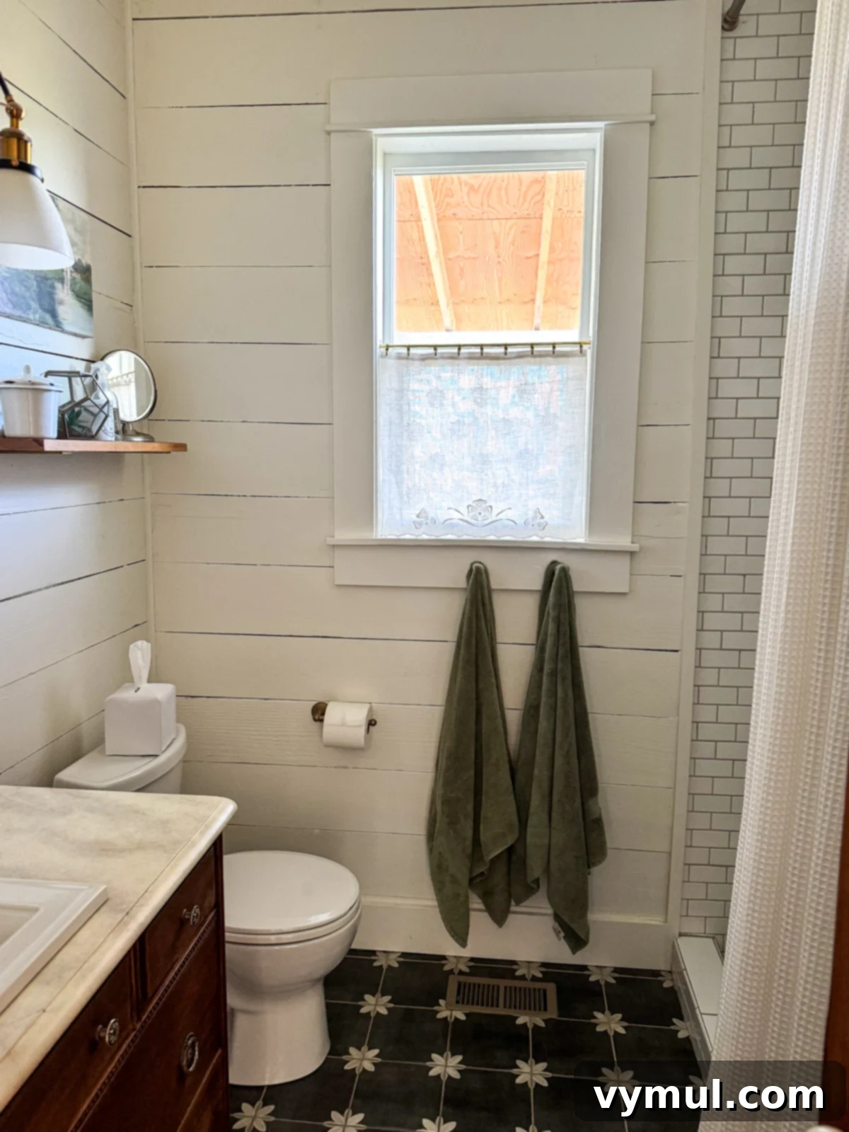 Bathroom window after the installation of a charming vintage linen cafe curtain